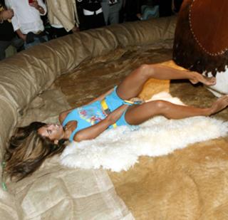 Leilani Dowding feet photo thumbnail