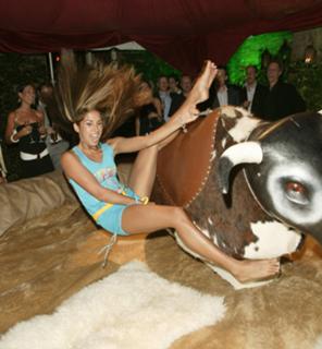 Leilani Dowding feet photo thumbnail