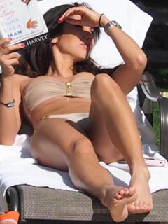 Leilani Dowding feet photo thumbnail