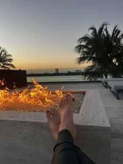Leilani Dowding feet photo 1