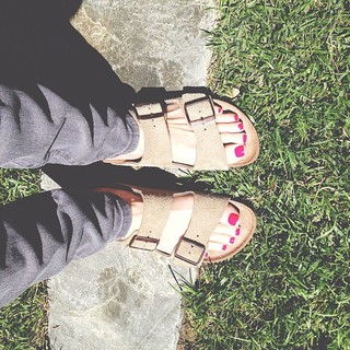 Leisha Hailey feet photo 8