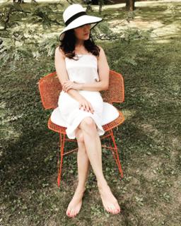 Lela Loren feet photo thumbnail