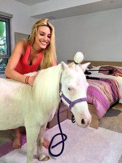 Lele Pons feet photo thumbnail