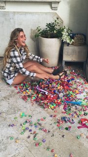 Lele Pons feet photo thumbnail