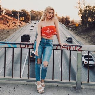 Lele Pons feet photo thumbnail