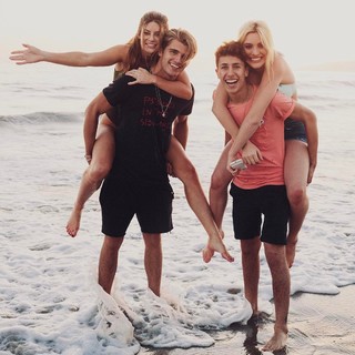 Lele Pons feet photo thumbnail