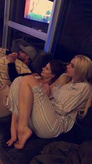 Lele Pons feet photo thumbnail