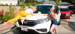 Lele Pons feet photo thumbnail