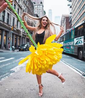 Lele Pons feet photo thumbnail