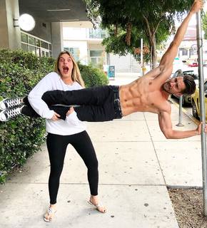 Lele Pons feet photo thumbnail