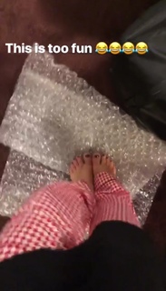 Lele Pons feet photo thumbnail