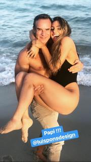 Lele Pons feet photo thumbnail