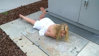 Lele Pons feet photo thumbnail