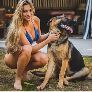 Lele Pons feet photo thumbnail