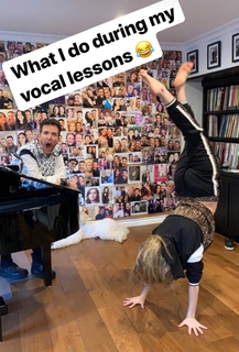 Lele Pons feet photo thumbnail