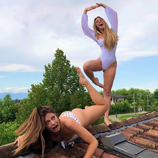 Lele Pons feet photo thumbnail