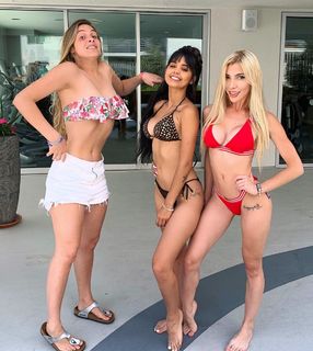 Lele Pons feet photo thumbnail
