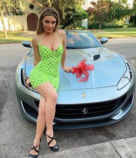 Lele Pons feet photo thumbnail