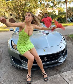 Lele Pons feet photo thumbnail