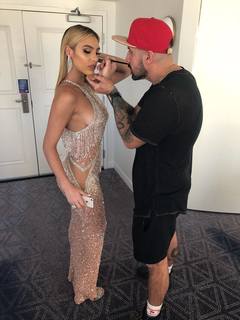 Lele Pons feet photo thumbnail