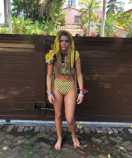 Lele Pons feet photo thumbnail