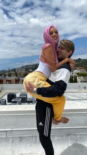 Lele Pons feet photo thumbnail