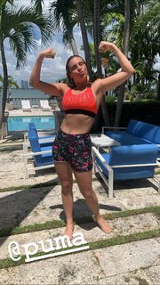 Lele Pons feet photo thumbnail