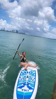 Lele Pons feet photo thumbnail