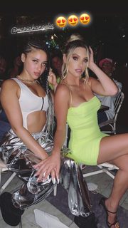 Lele Pons feet photo thumbnail