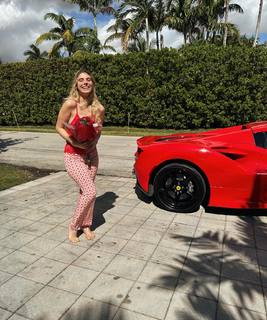 Lele Pons feet photo thumbnail