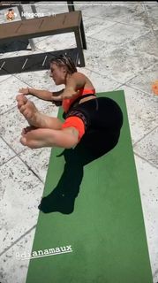 Lele Pons feet photo thumbnail
