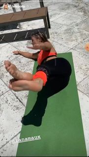 Lele Pons feet photo thumbnail