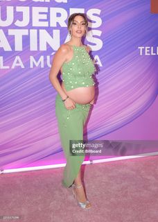 Lele Pons feet photo thumbnail