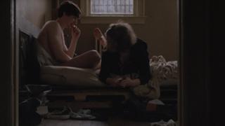 Lena Dunham feet photo thumbnail