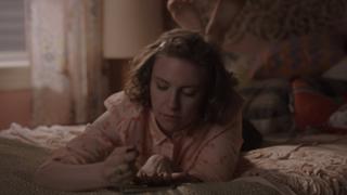 Lena Dunham feet photo thumbnail