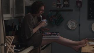 Lena Dunham feet photo thumbnail