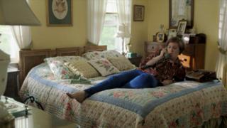 Lena Dunham feet photo thumbnail