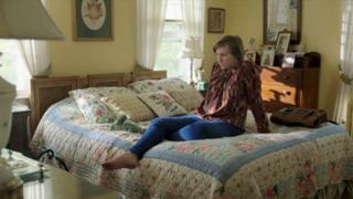 Lena Dunham feet photo thumbnail