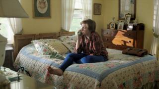 Lena Dunham feet photo thumbnail