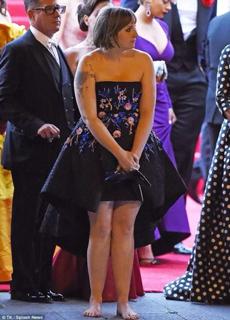 Lena Dunham feet photo thumbnail