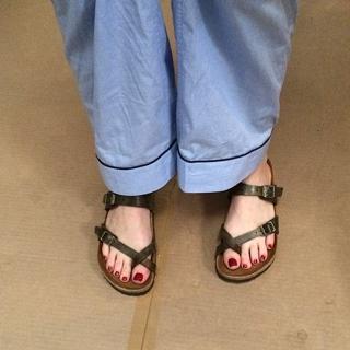 Lena Dunham feet photo thumbnail