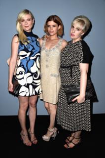 Lena Dunham feet photo thumbnail