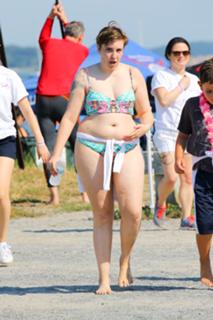 Lena Dunham feet photo thumbnail