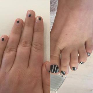 Lena Dunham feet photo thumbnail