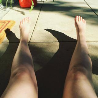 Lena Dunham feet photo thumbnail