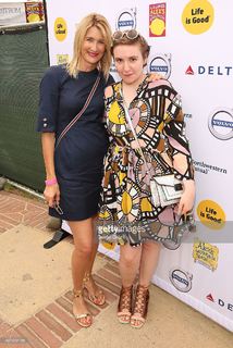 Lena Dunham feet photo thumbnail