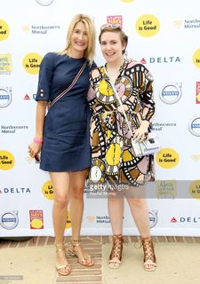 Lena Dunham feet photo thumbnail