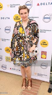 Lena Dunham feet photo thumbnail