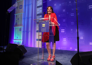 Lena Dunham feet photo thumbnail