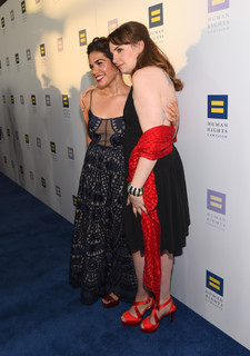 Lena Dunham feet photo thumbnail